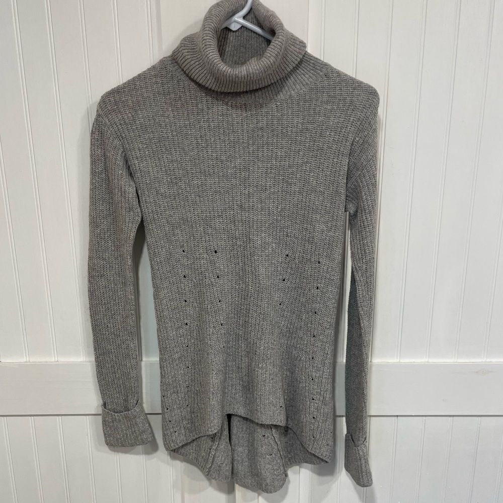 CHELSEA 28 gray sweater size XXS